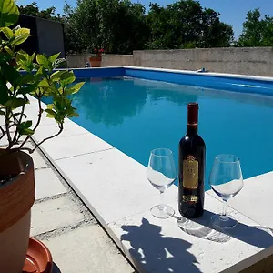 Apartment Angela, Žbandaj